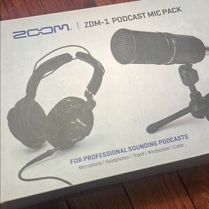 Zoom Black Professional Podcast Mic Pack ZDM-1